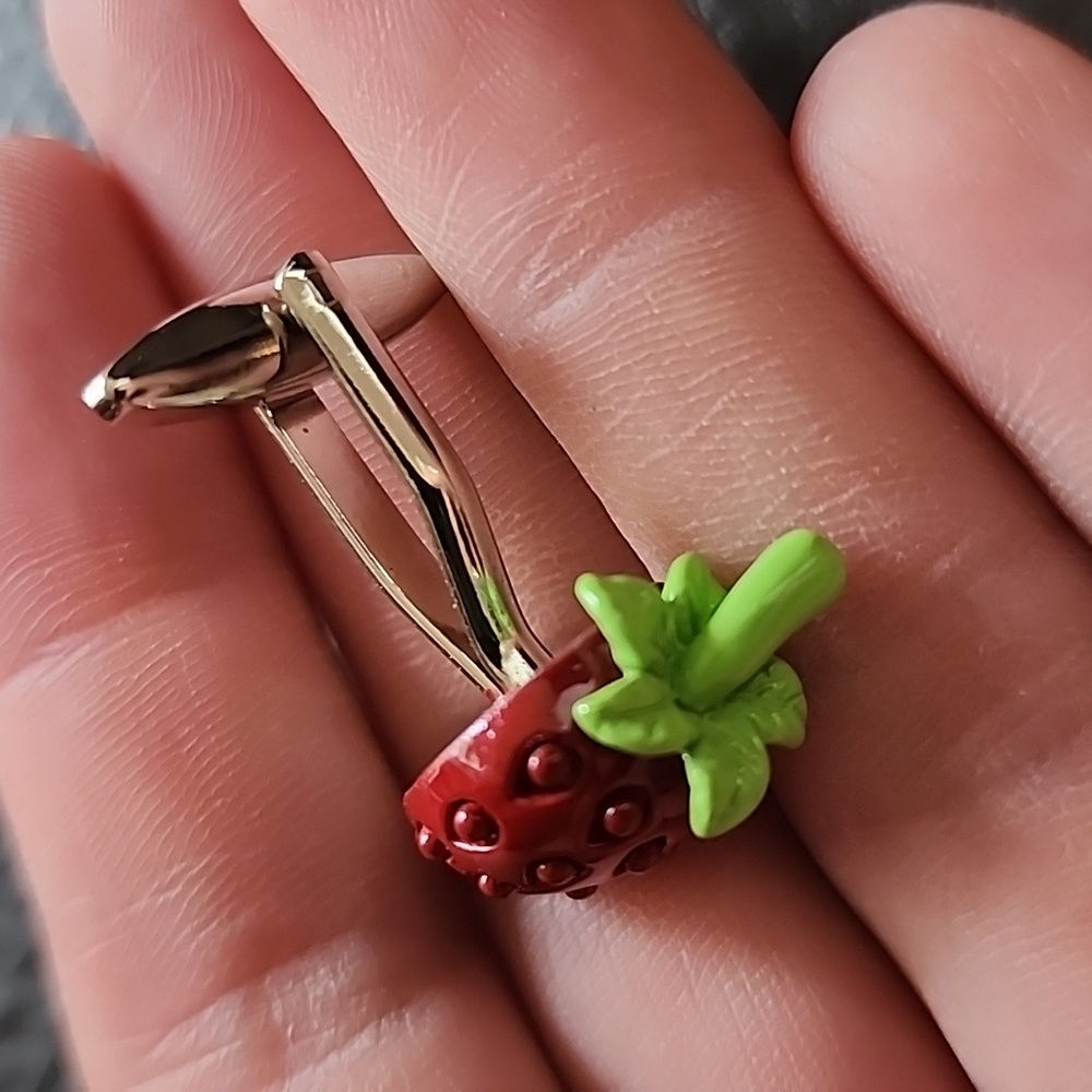 VTG Strawberry Shaped Cufflinks - Picture 7 of 8